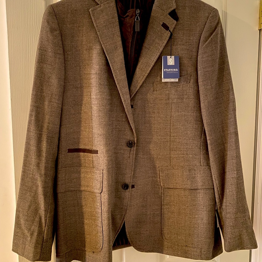 Men’s Stafford brown blazer. Classic look w/zip vest lining that can be removed